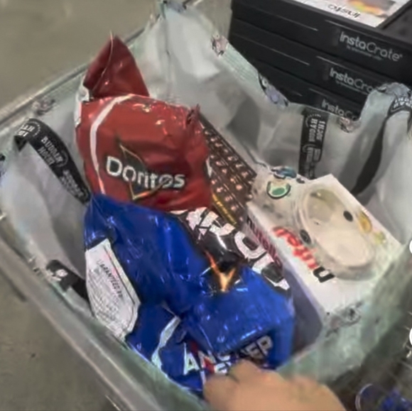 Hawaii Disney Inspired Bombucha Bag - Picture 3 of 6